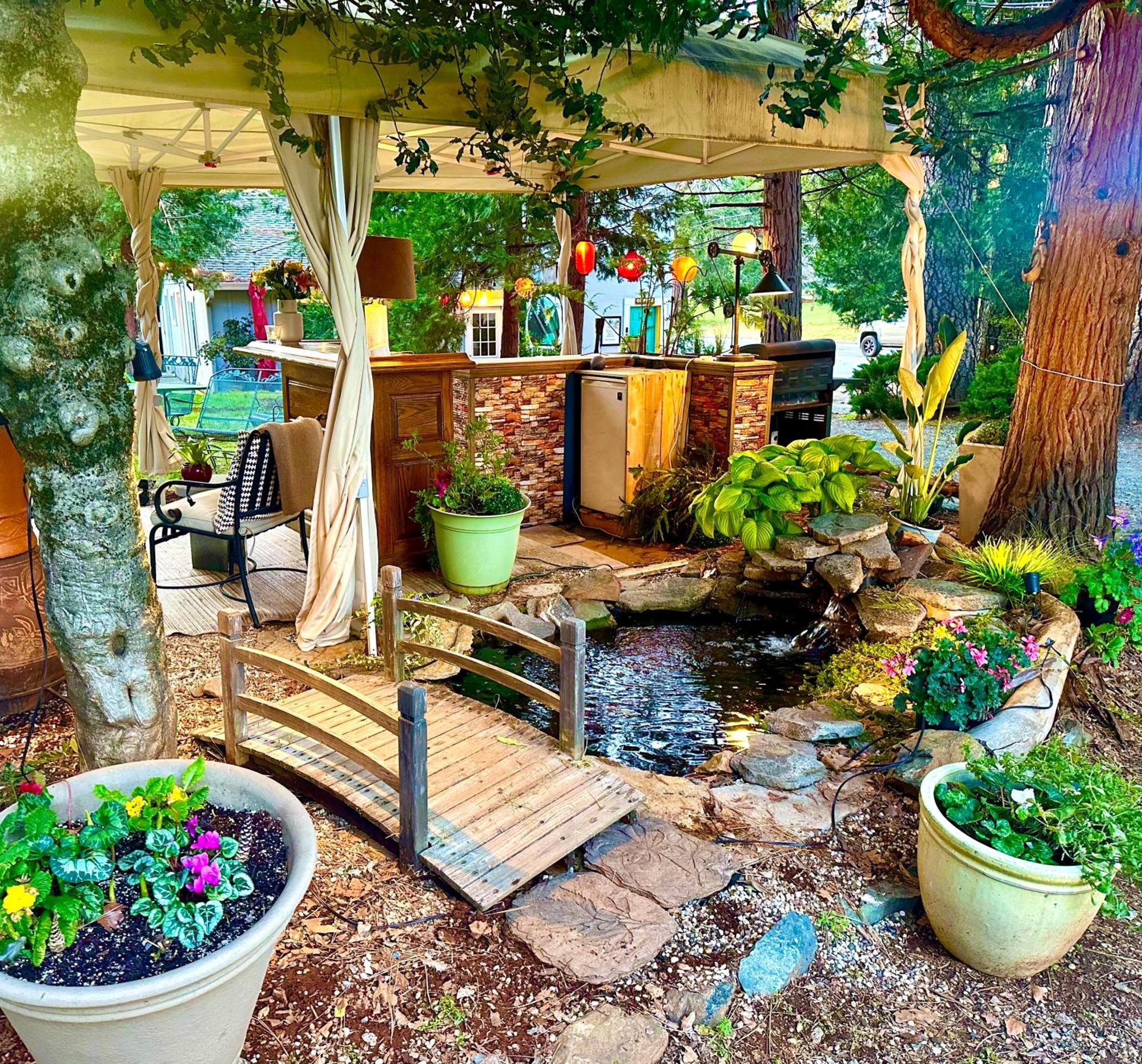 The Pines Inn And Cottages Грас Вали Екстериор снимка